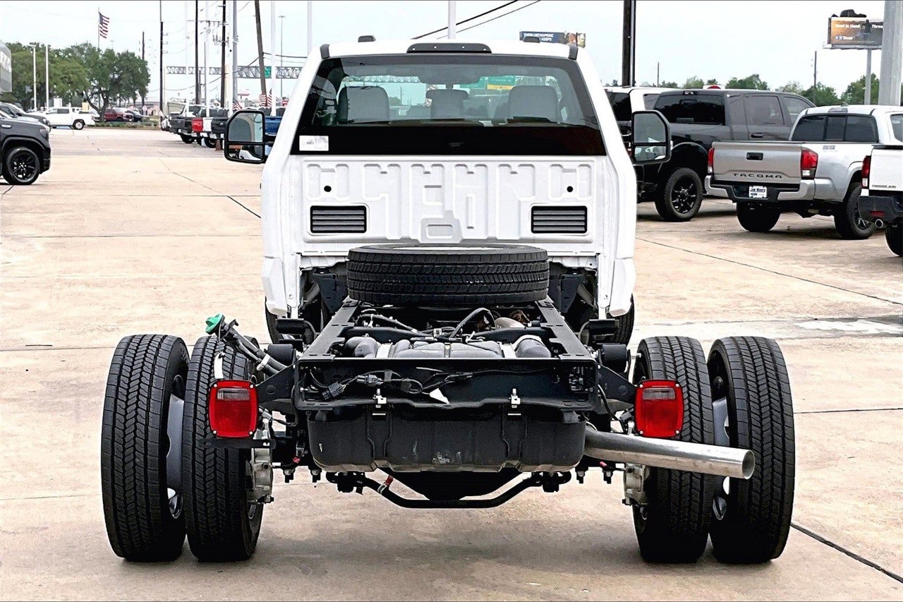 New 2024 Ford F550 2WD Regular Cab Super Duty image 4