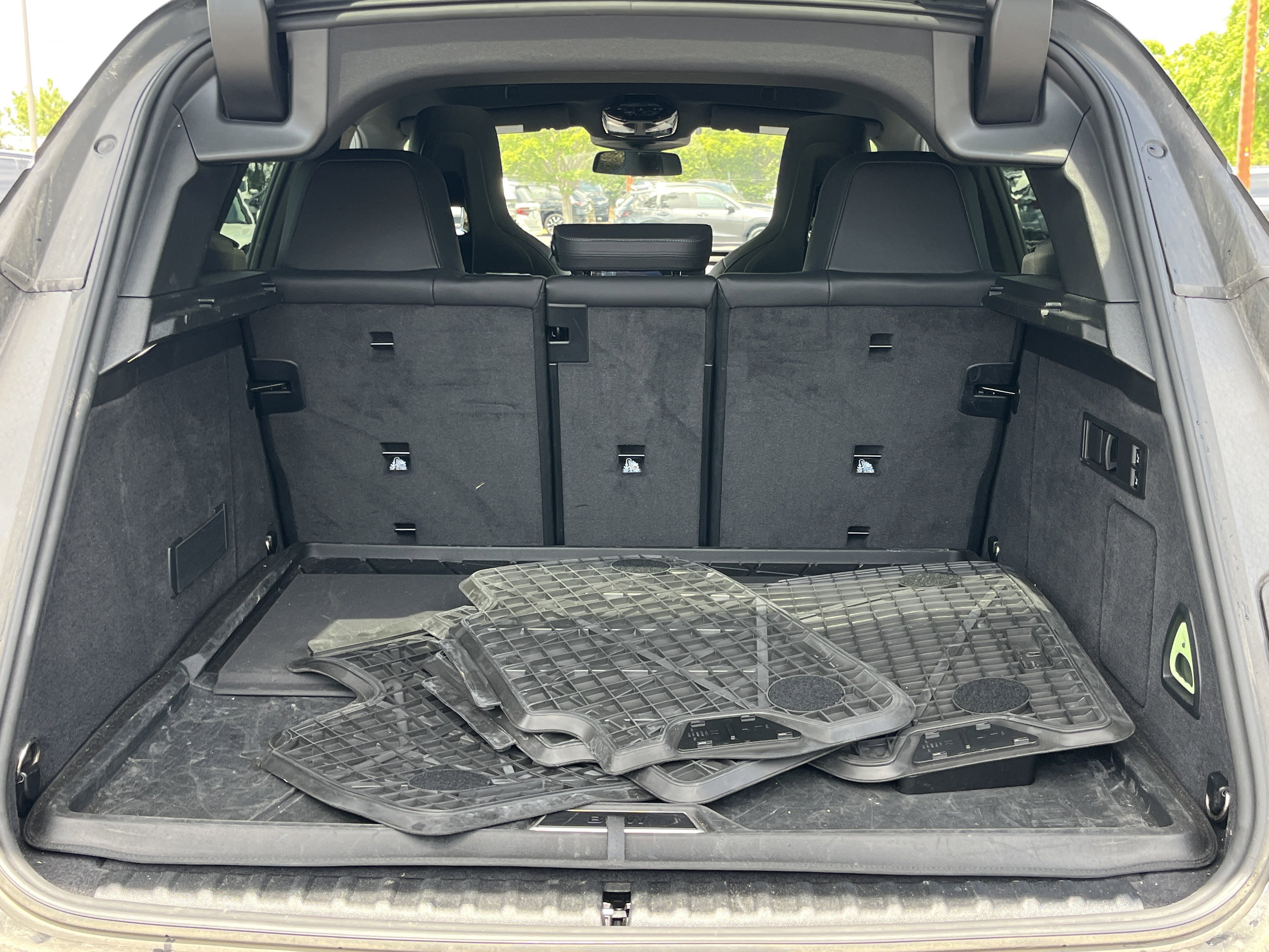 Used 2024 BMW iX xDrive50 w/ Sport Package AWD/4WD image 22
