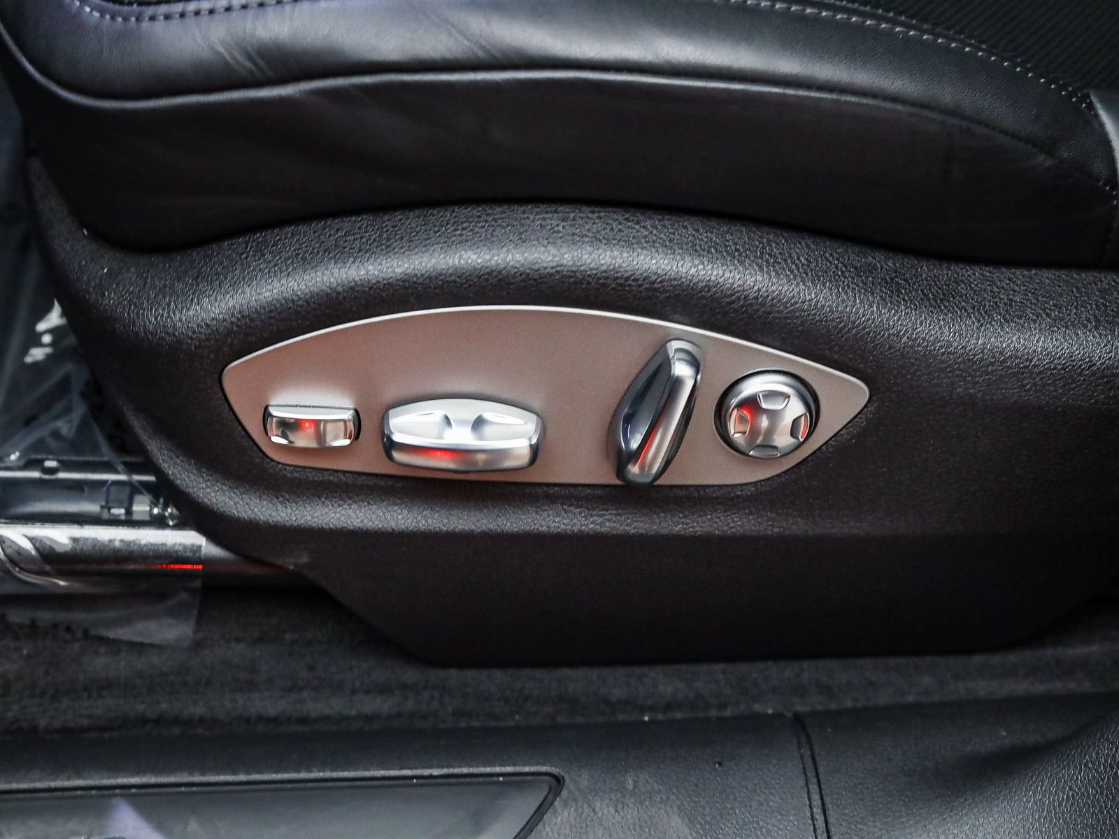 Certified 2026 Porsche Macan AWD/4WD image 25