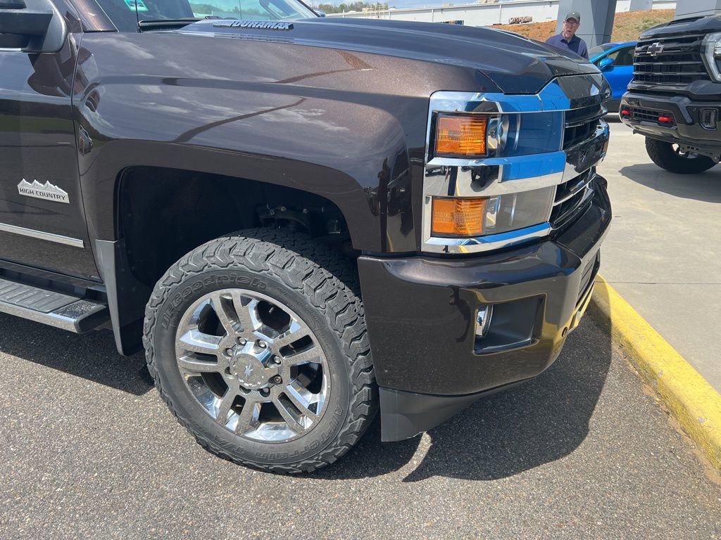 Used 2019 Chevrolet Silverado 2500 High Country w/ Duramax Plus Package AWD/4WD image 4