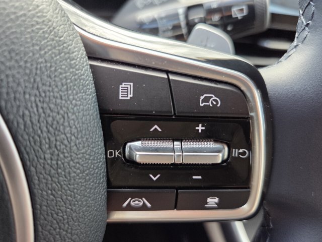 Used 2025 Kia Carnival EX FWD image 22