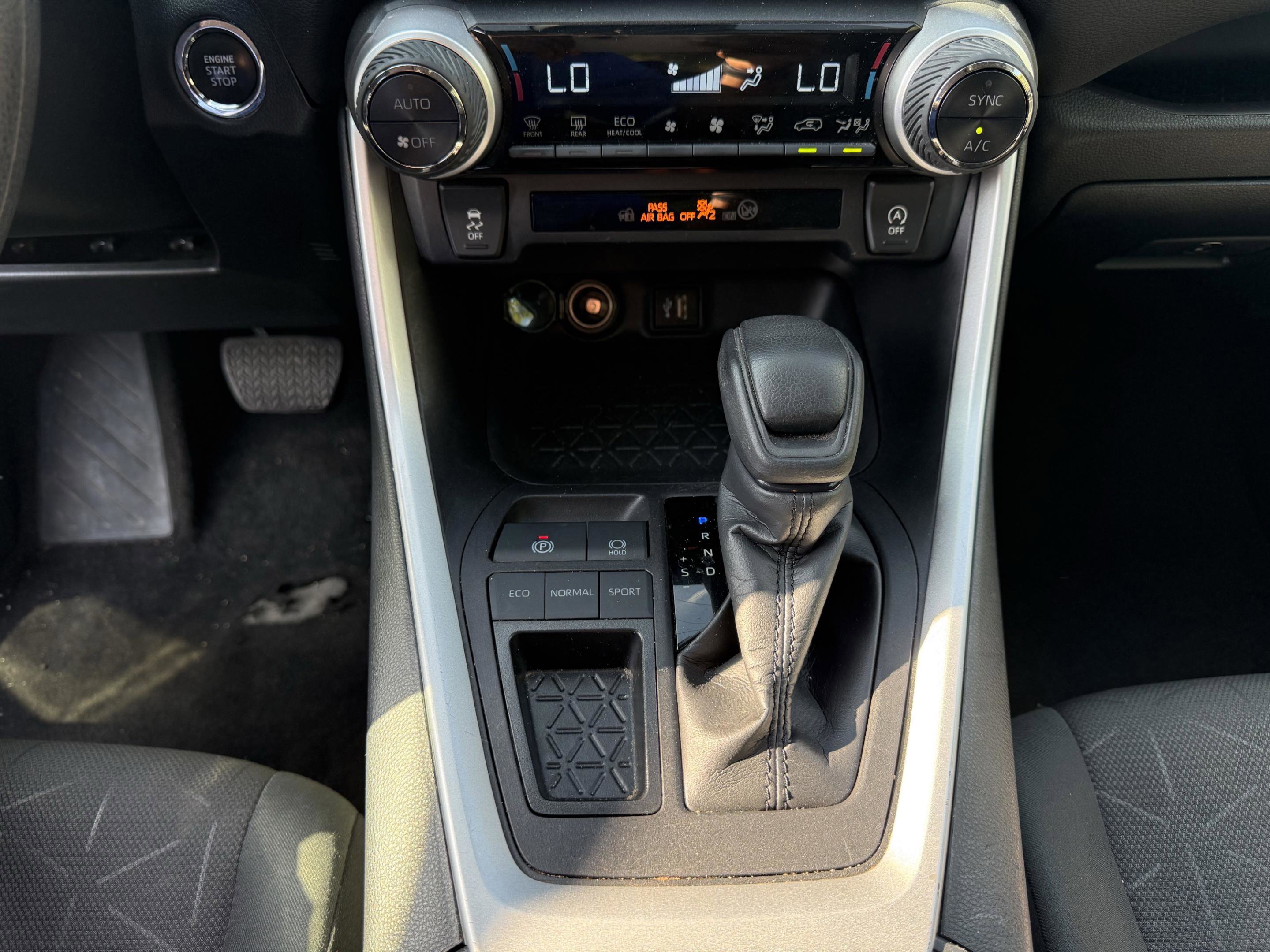 Used 2024 Toyota RAV4 XLE image 21