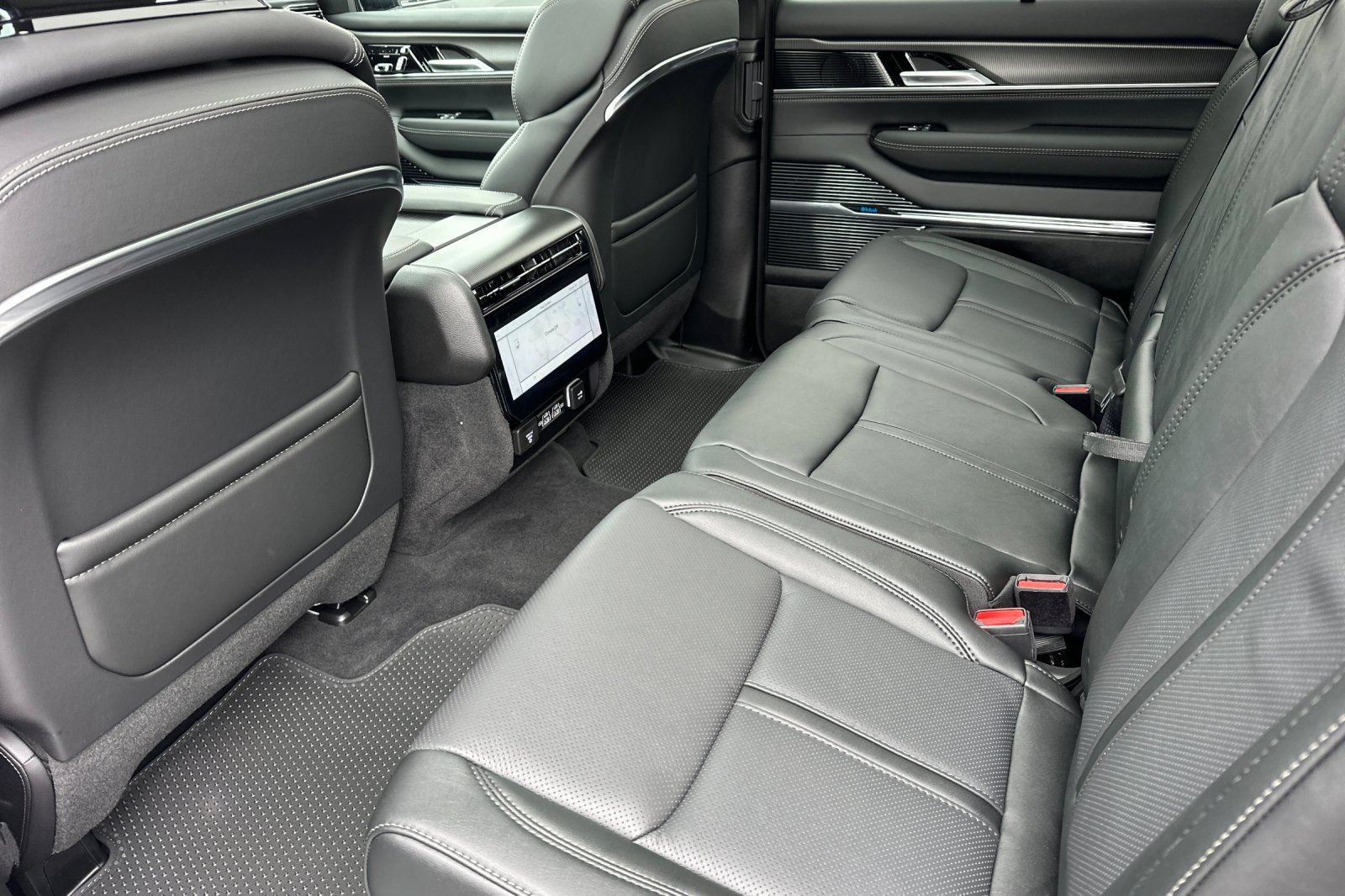 New 2026 Jeep Grand Wagoneer L Summit AWD/4WD image 12
