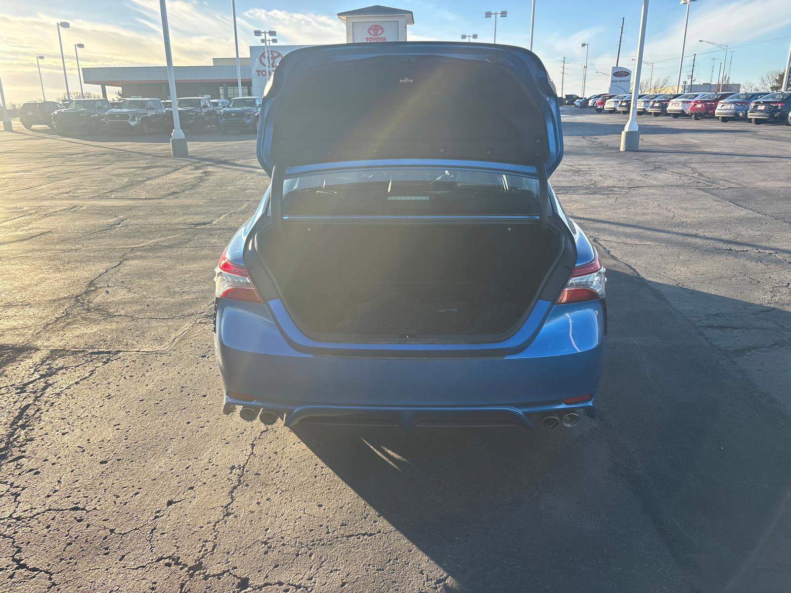 Used 2018 Toyota Camry XSE image 10