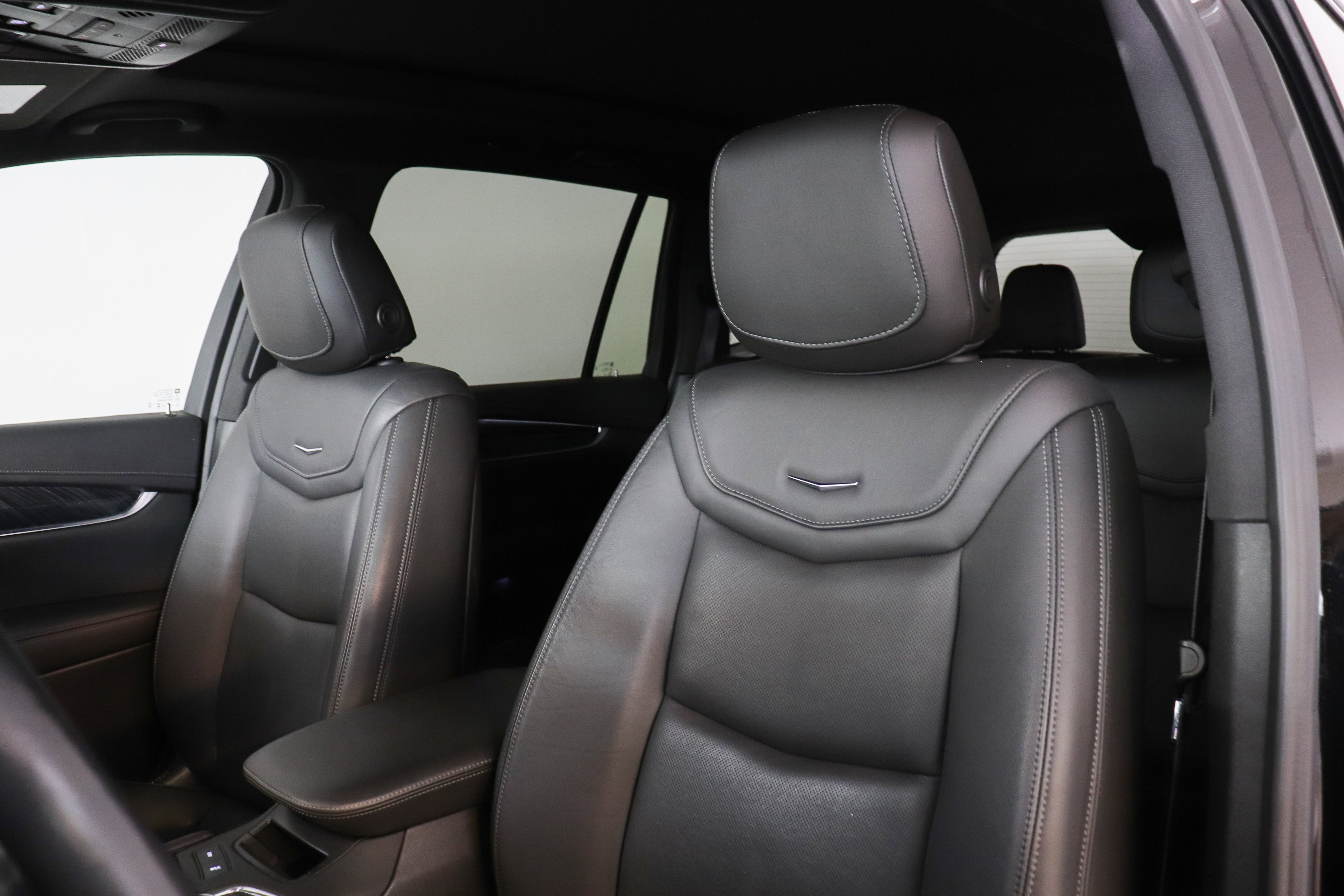 Used 2023 Cadillac XT6 Premium Luxury w/ LPO, Floor Liner Package AWD/4WD image 15