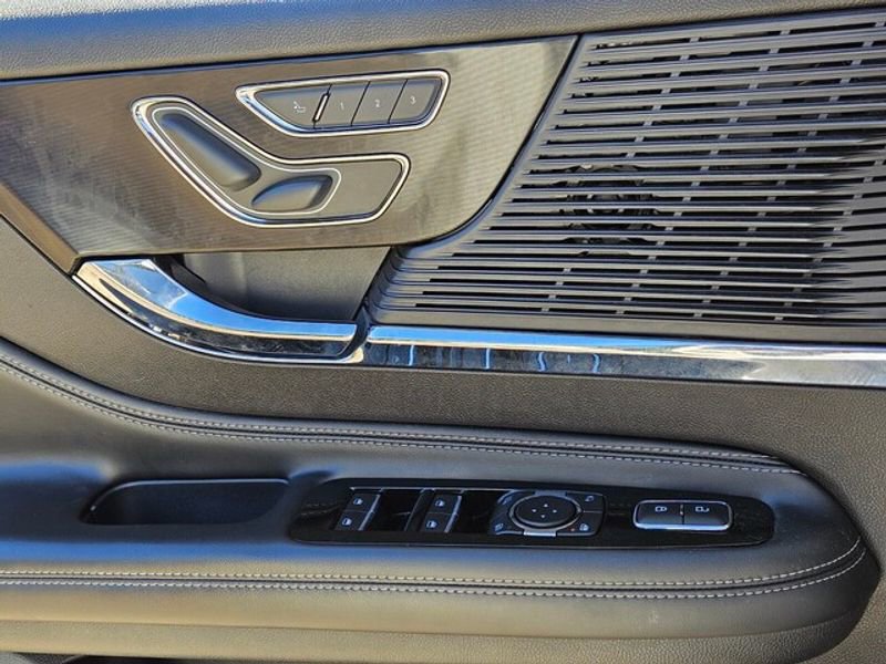 Used 2021 Lincoln Corsair AWD w/ Premium Package image 27