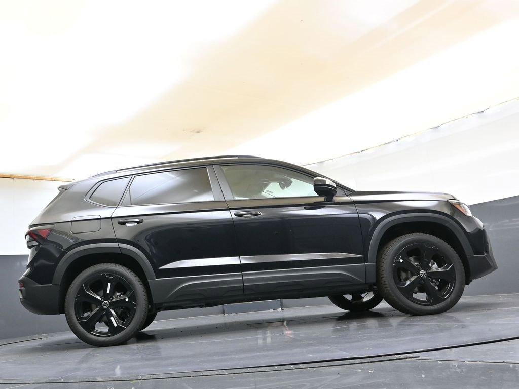 New 2025 Volkswagen Taos SE image 42