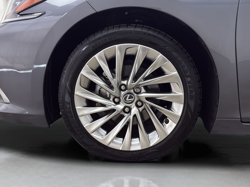 Used 2020 Lexus ES 350 Ultra Luxury w/ Accessory Package 2 FWD image 9