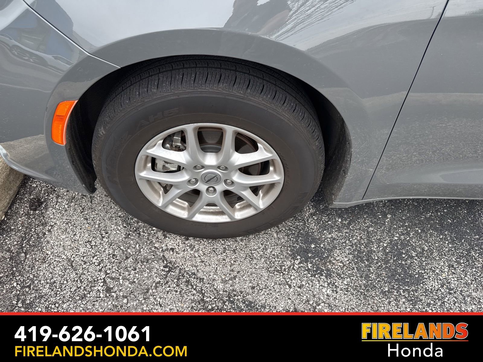 Used 2023 Chrysler Pacifica Touring-L image 12