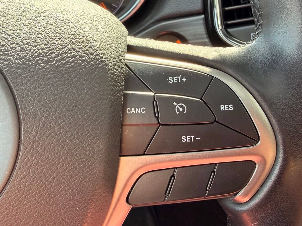 Used 2022 Jeep Grand Cherokee Limited AWD/4WD image 27