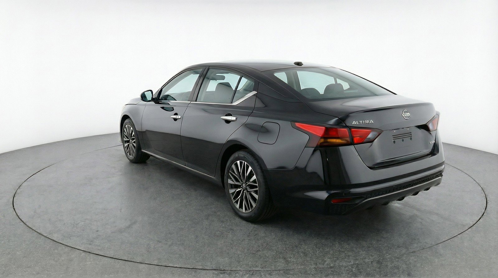 Used 2025 Nissan Altima 2.5 SV image 6