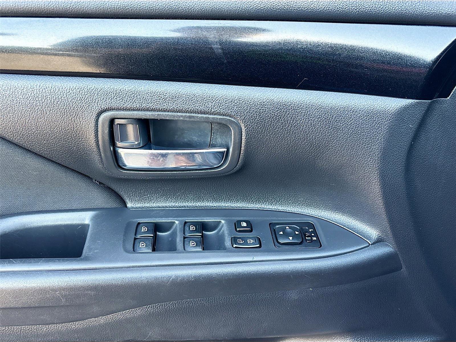 Used 2020 Mitsubishi Outlander ES image 17