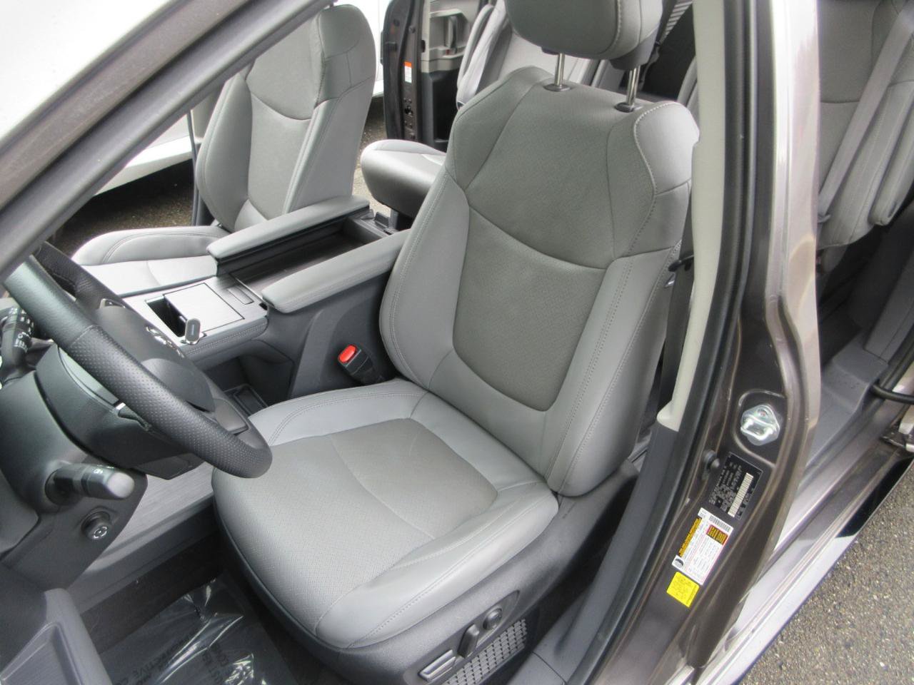 Used 2024 Toyota Sienna Limited AWD image 9