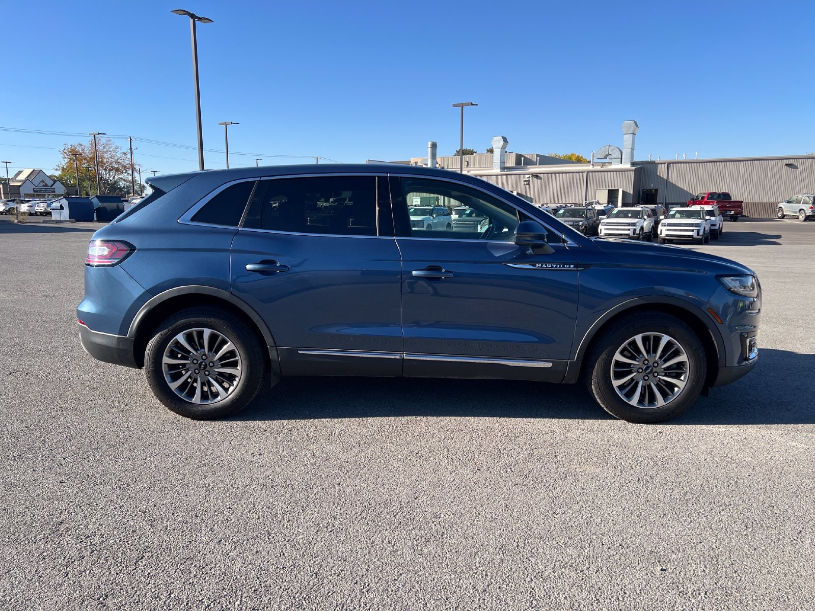 Used 2019 Lincoln Nautilus Select AWD/4WD image 2