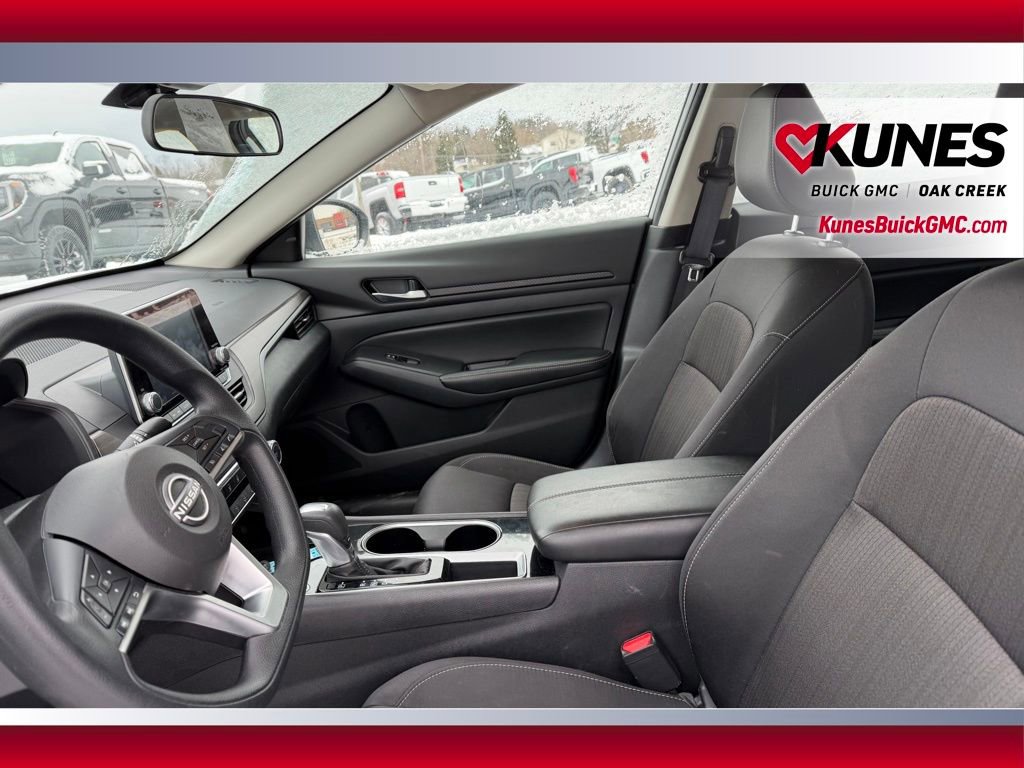 Used 2024 Nissan Altima 2.5 SV image 10