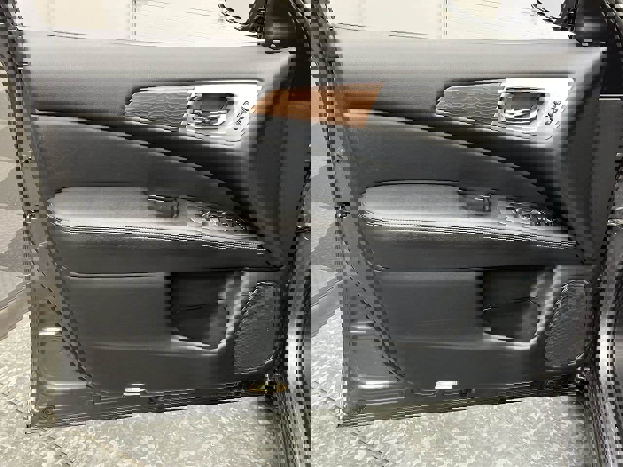 Used 2019 Nissan Pathfinder Platinum image 8