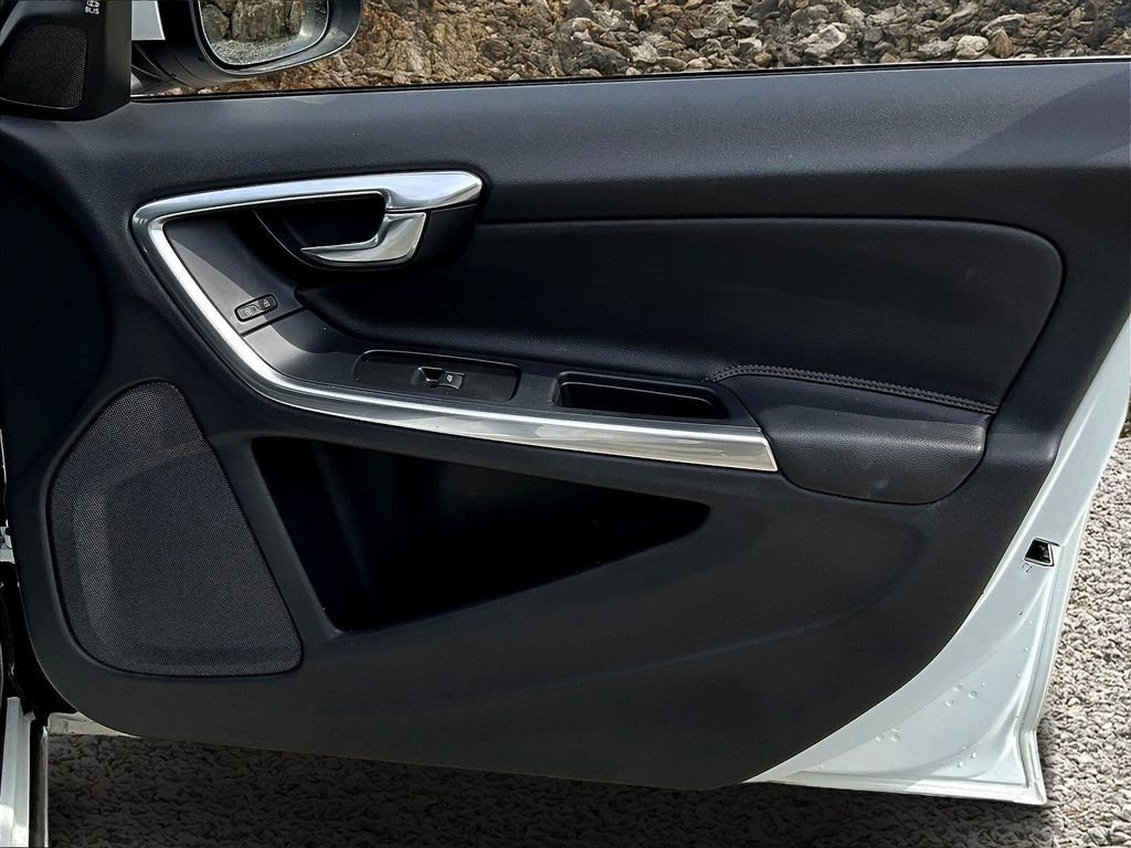 Used 2015 Volvo S60 T5 Platinum image 22