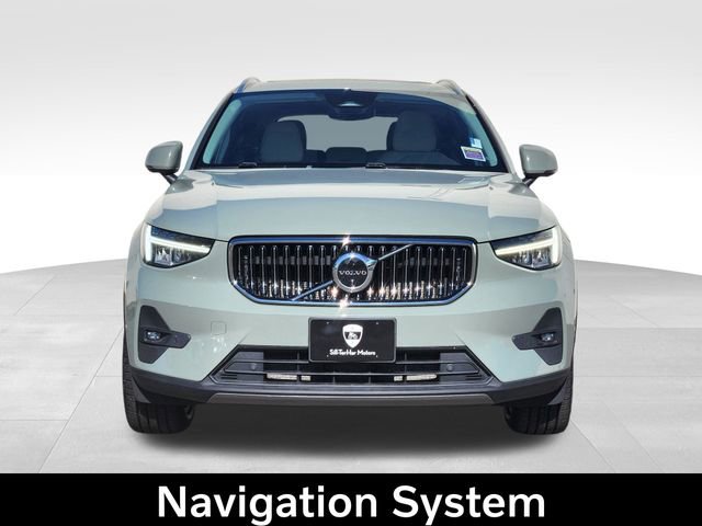 Certified 2023 Volvo XC40 B5 Plus w/ Driver Assist Package AWD/4WD image 3