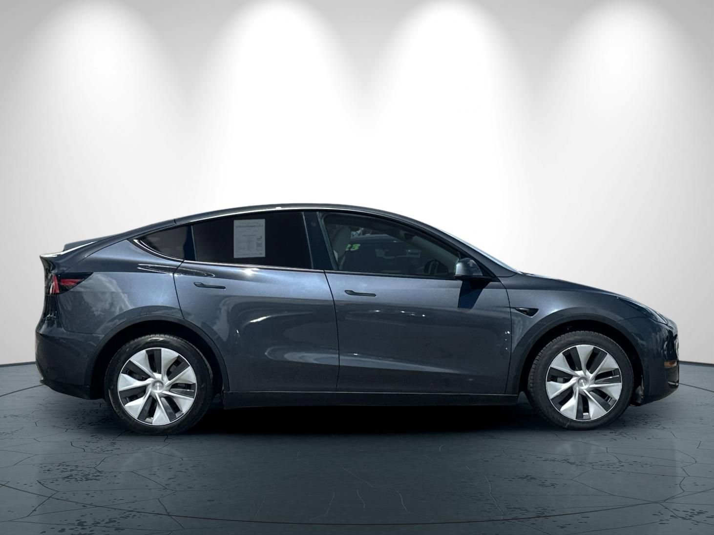 Used 2022 Tesla Model Y Long Range image 3