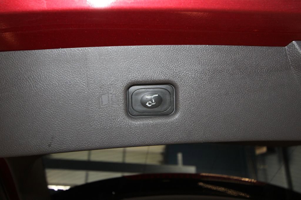 Used 2016 Lincoln MKX Reserve w/ Driver Assistance Package image 38