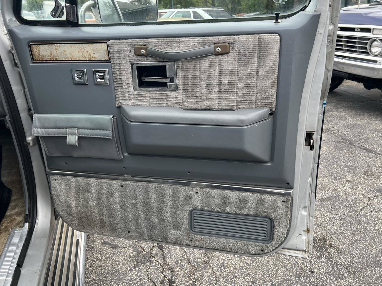 Used 1989 GMC Suburban 4WD image 20