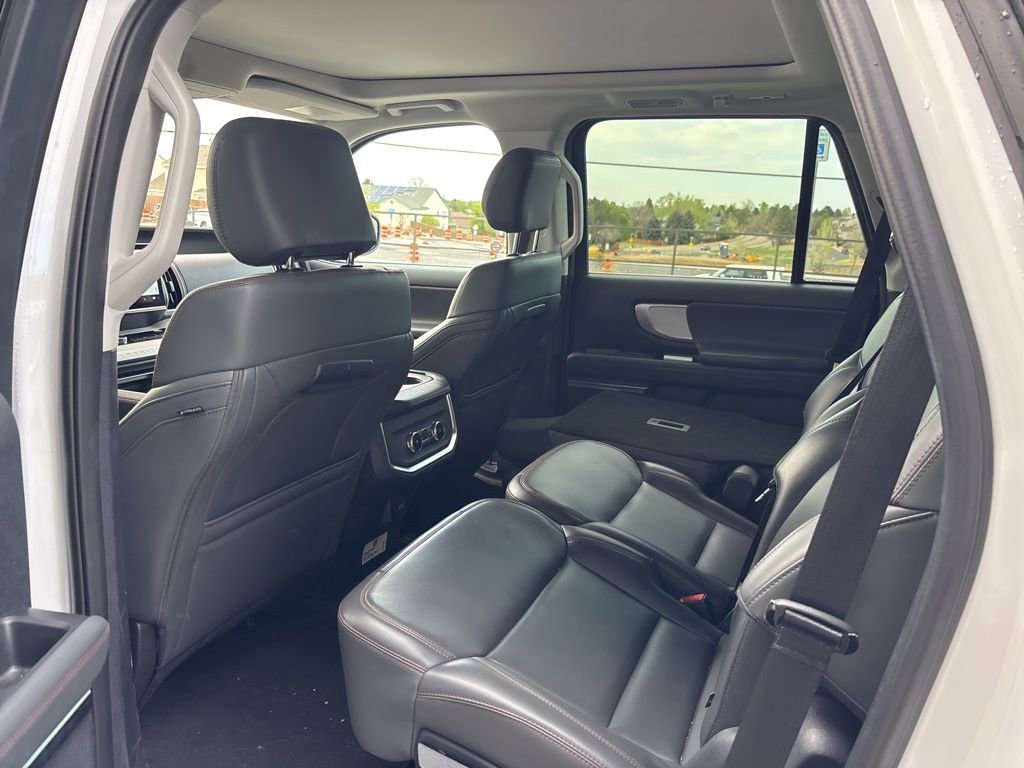 Used 2025 Ford Expedition Active AWD/4WD image 8