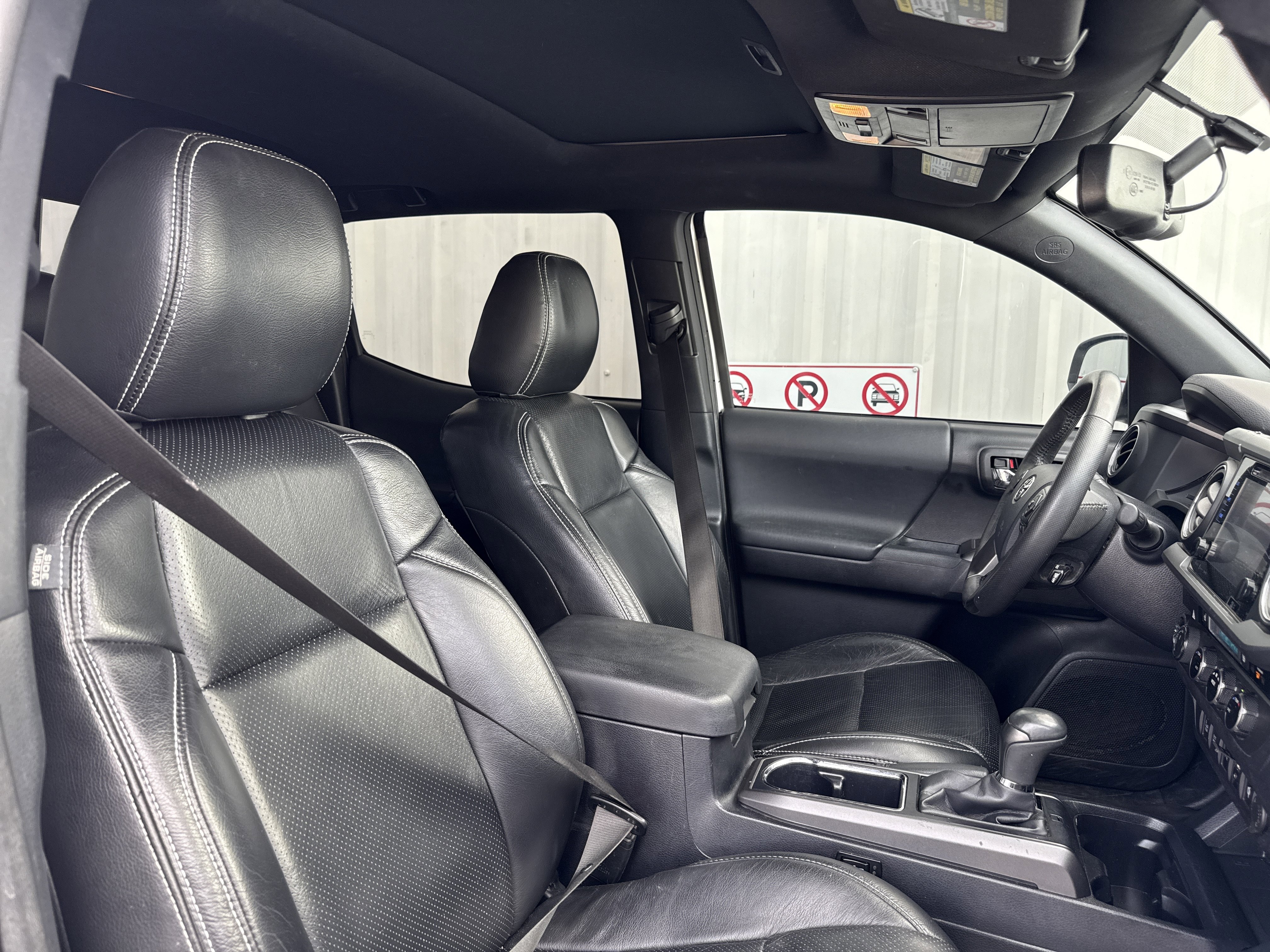 Used 2017 Toyota Tacoma TRD Sport w/ Premium & Technology Package image 33