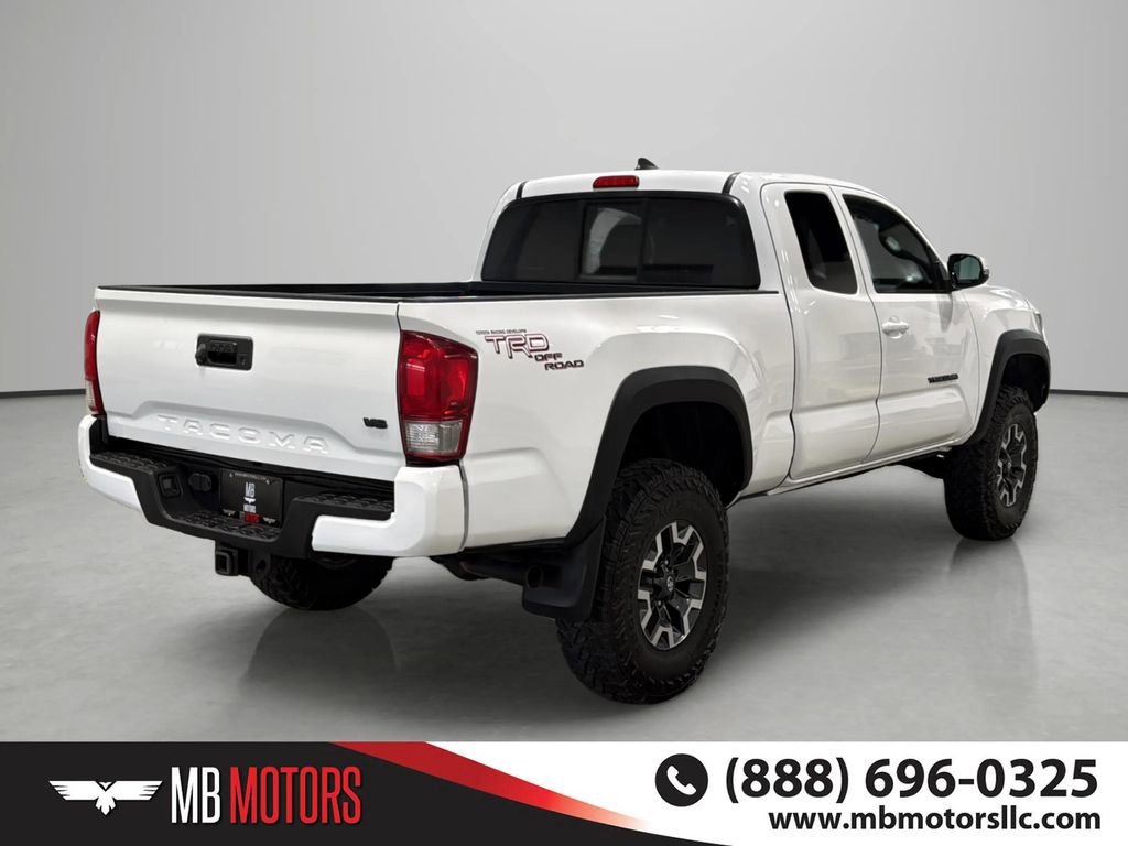 Used 2017 Toyota Tacoma TRD Off-Road AWD/4WD image 4