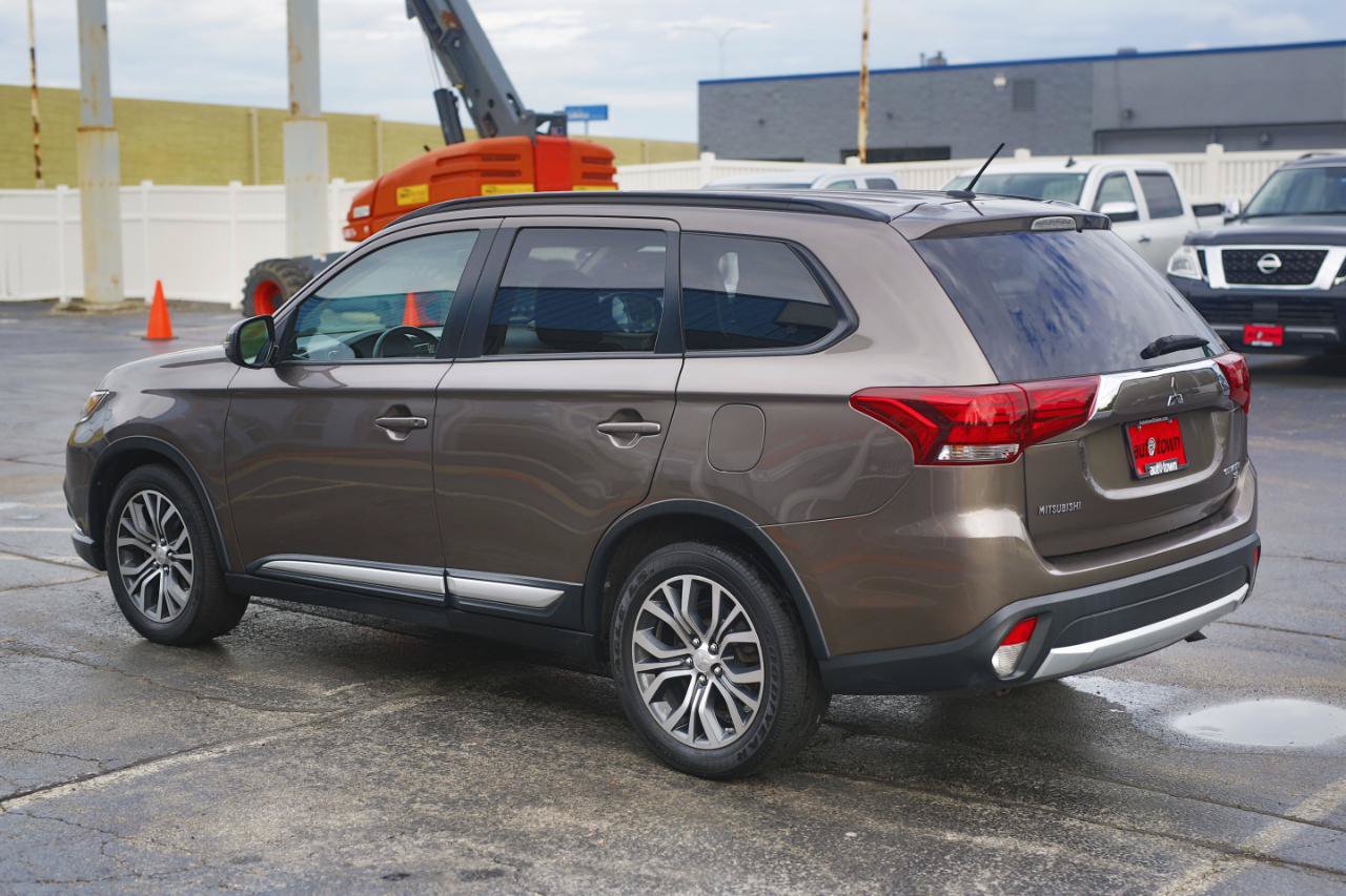 Used 2016 Mitsubishi Outlander SEL AWD/4WD image 14