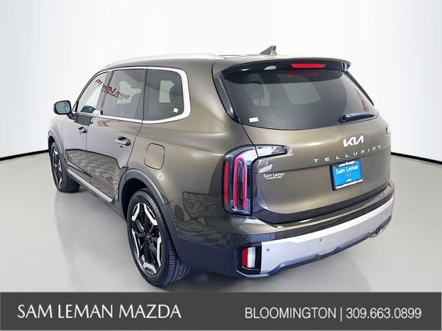 Used 2023 Kia Telluride EX w/ EX Captain's Chair Package image 5