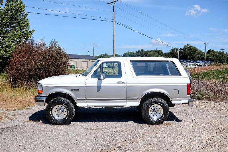 Used 1995 Ford Bronco XLT AWD/4WD image 2