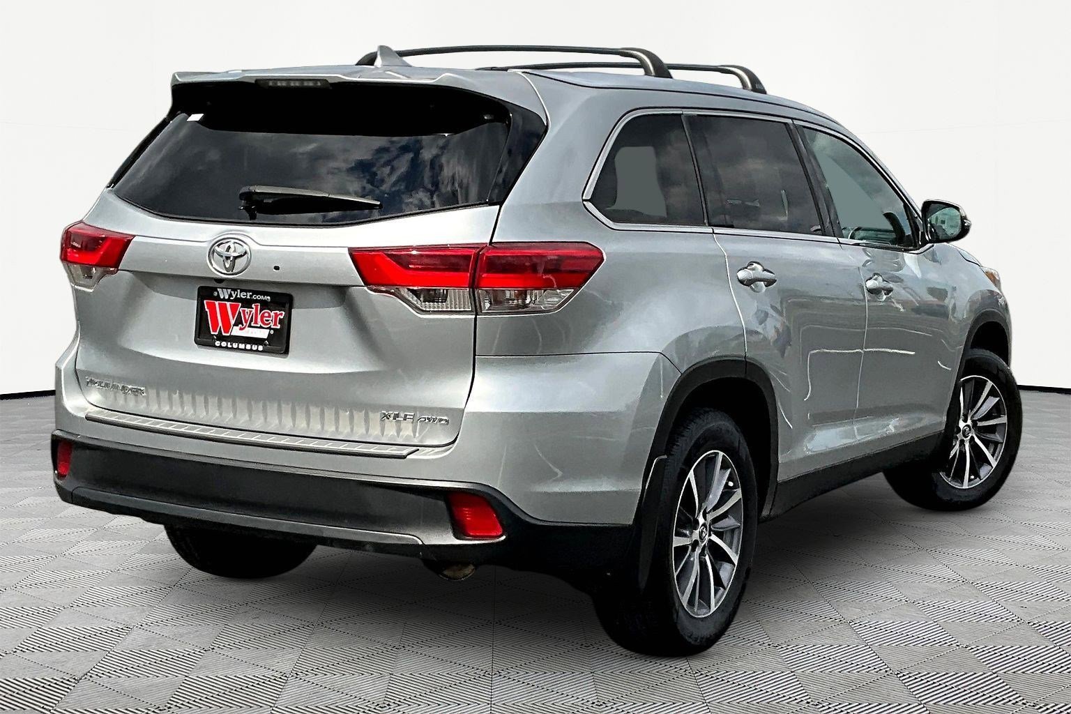 Used 2019 Toyota Highlander XLE image 6