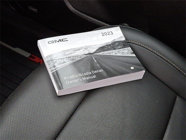 Certified 2023 GMC Acadia SLT w/ Preferred Package image 30