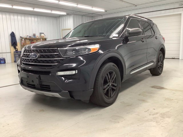 Used 2023 Ford Explorer XLT AWD/4WD image 3