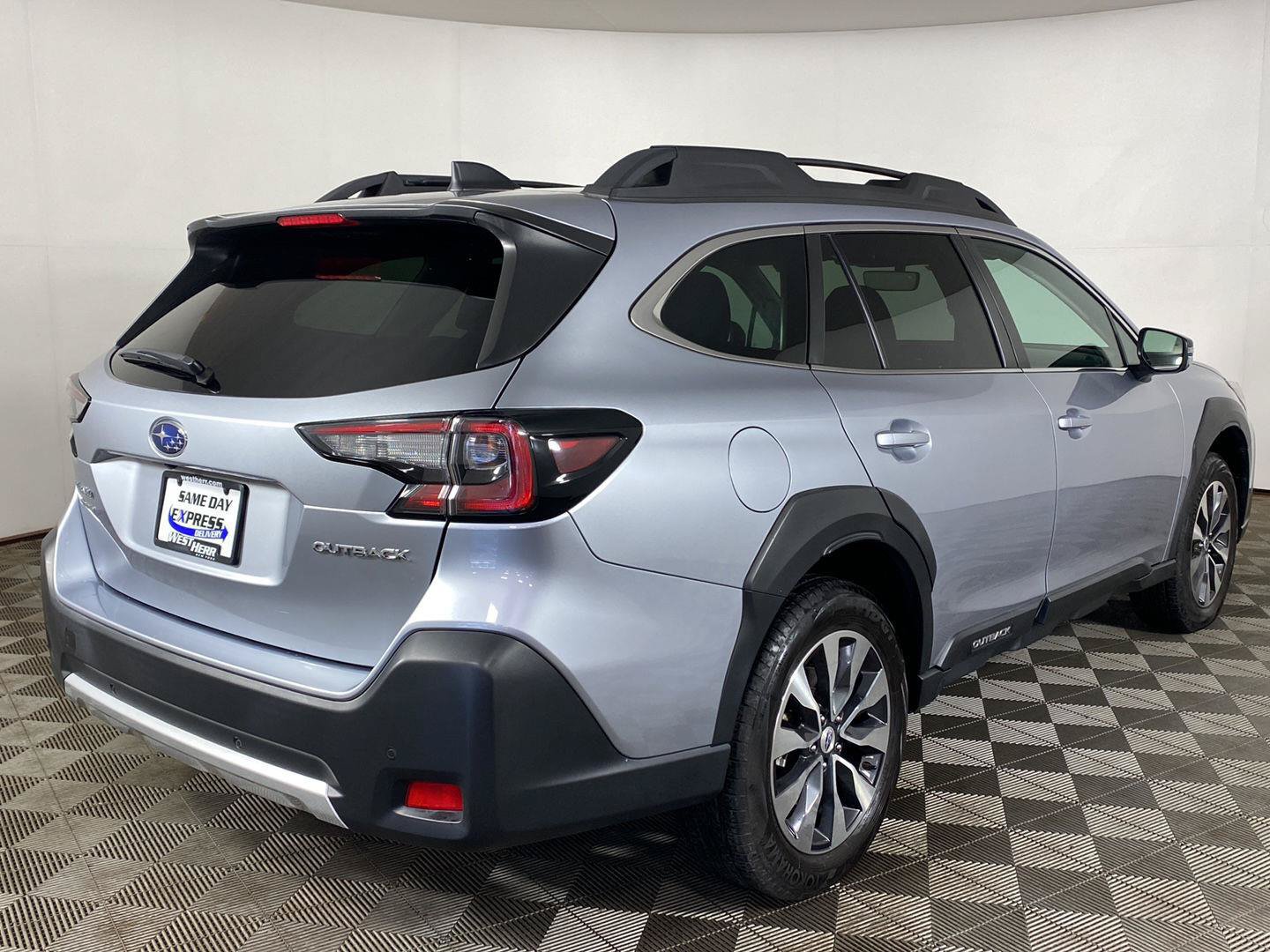 Certified 2025 Subaru Outback Limited w/ Tech Package 3 AWD/4WD image 3