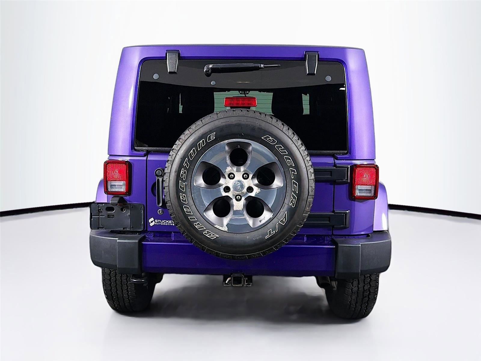 Used 2017 Jeep Wrangler Sahara w/ Connectivity Group AWD/4WD image 6