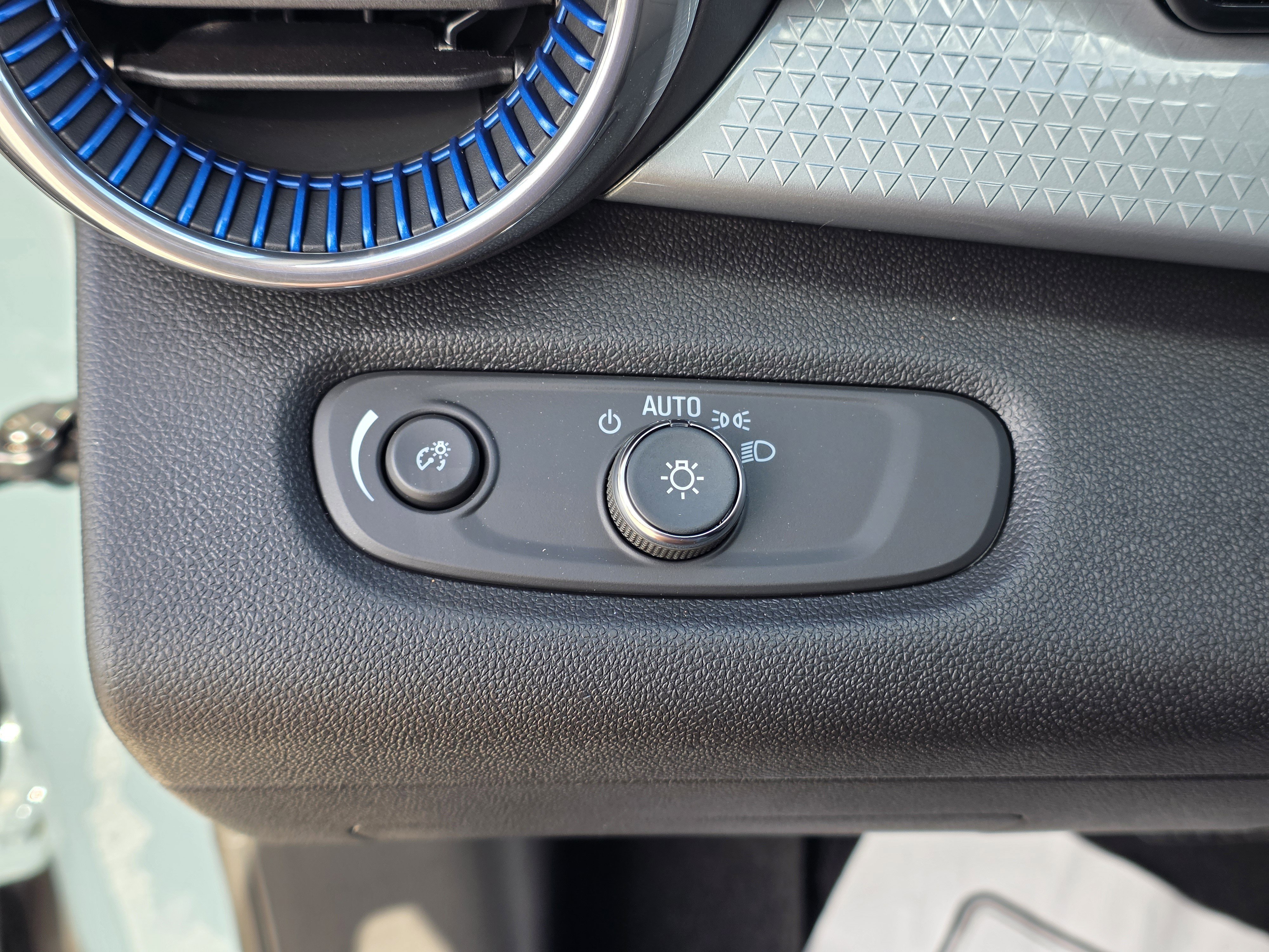 New 2026 Chevrolet Trax LT w/ Driver Confidence Package image 31