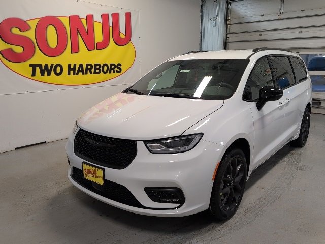 New 2026 Chrysler Pacifica Select image 1