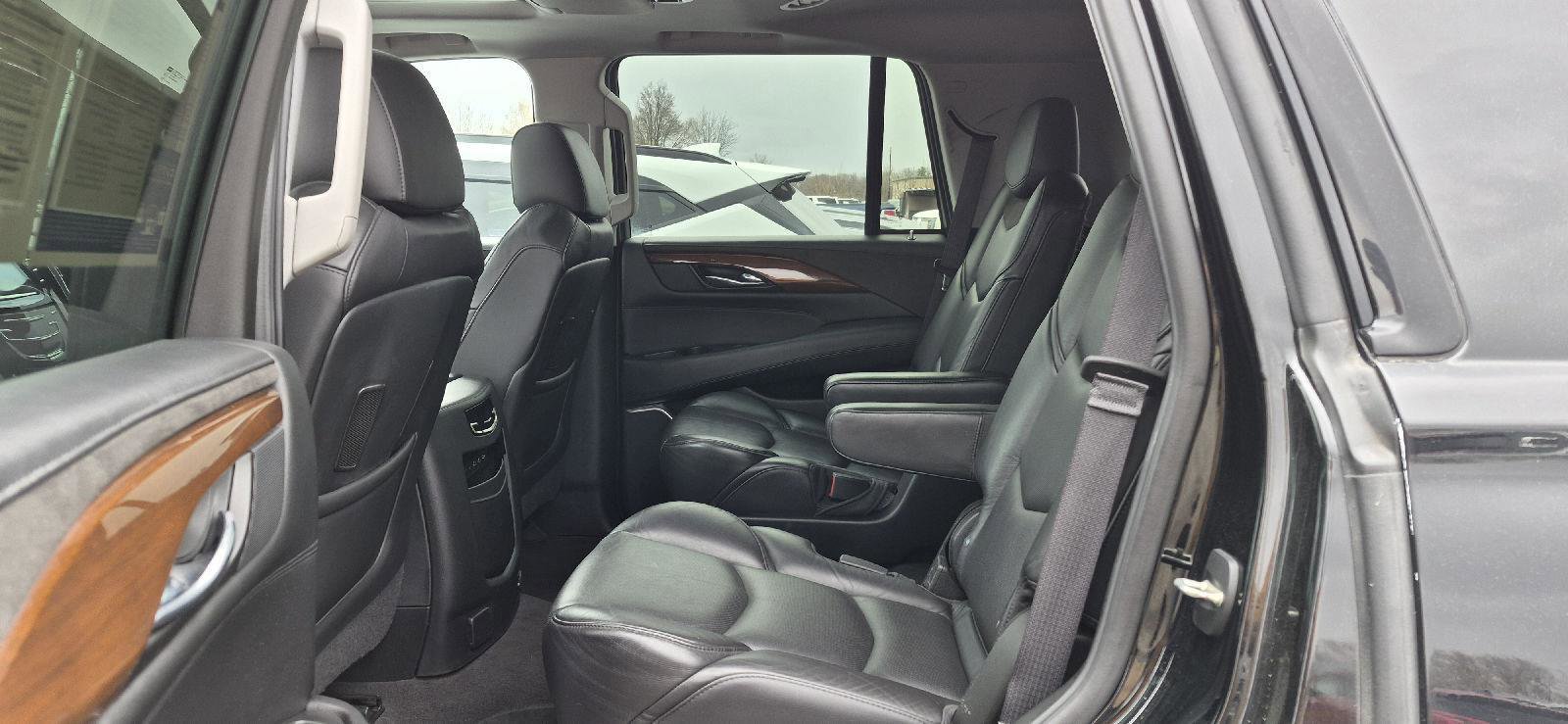 Used 2020 Cadillac Escalade Premium Luxury w/ Escalade Sport Edition image 7