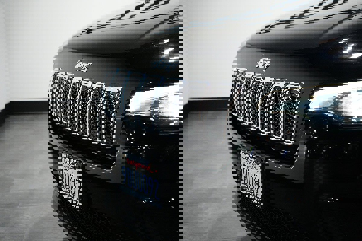 Used 2020 Jeep Cherokee Latitude image 3