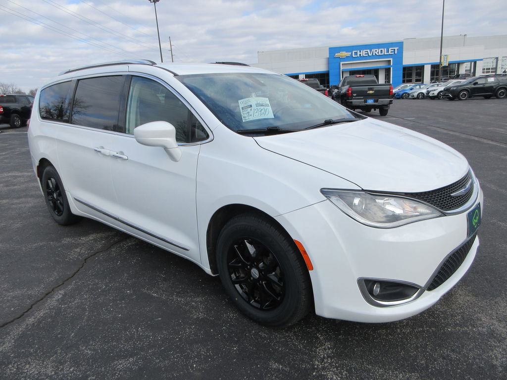 Used 2020 Chrysler Pacifica Touring-L image 7