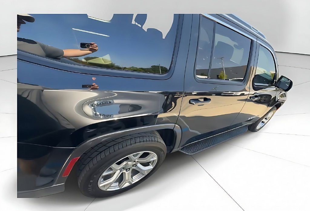Used 2022 Jeep Wagoneer Series II AWD/4WD image 8