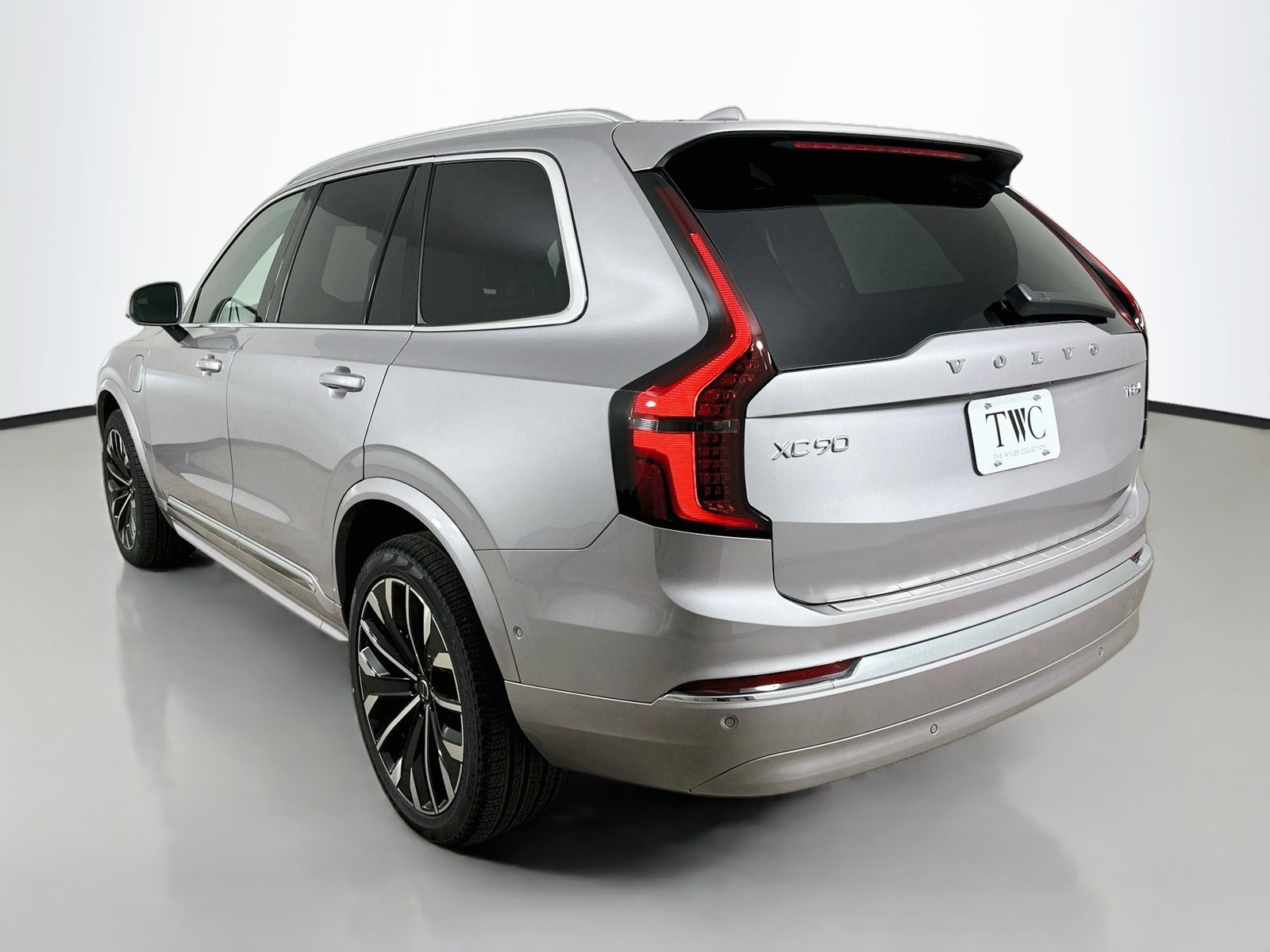 New 2026 Volvo XC90 T8 Plus w/ Protection Package Premier AWD/4WD image 7