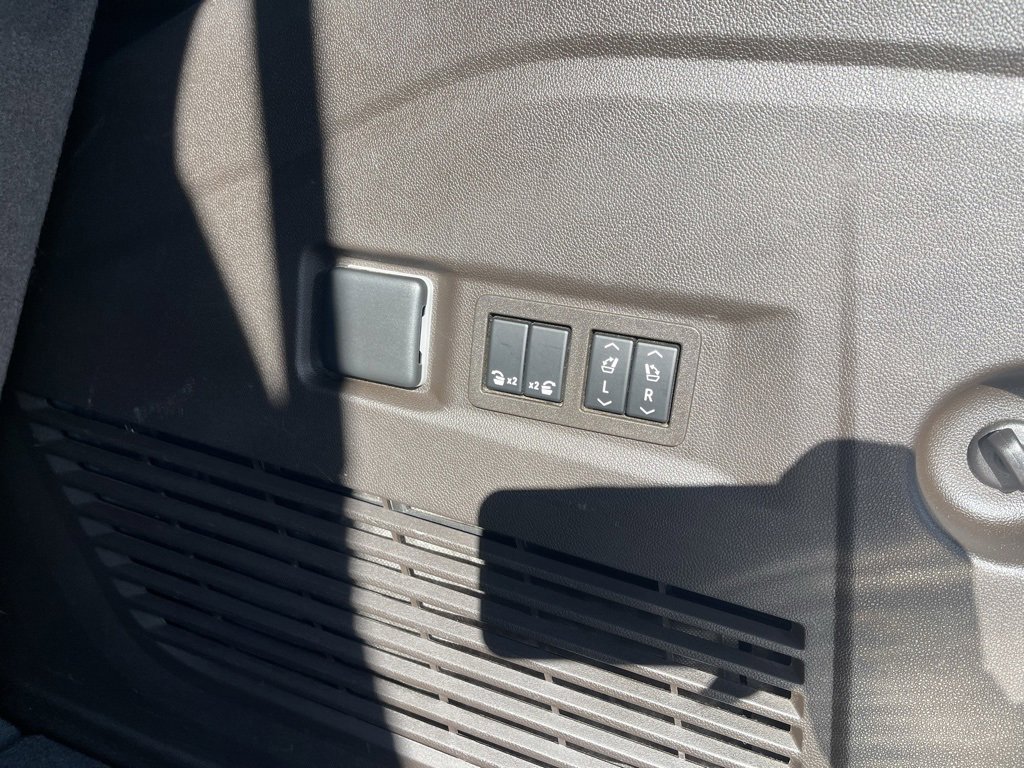 Used 2022 GMC Yukon Denali image 22