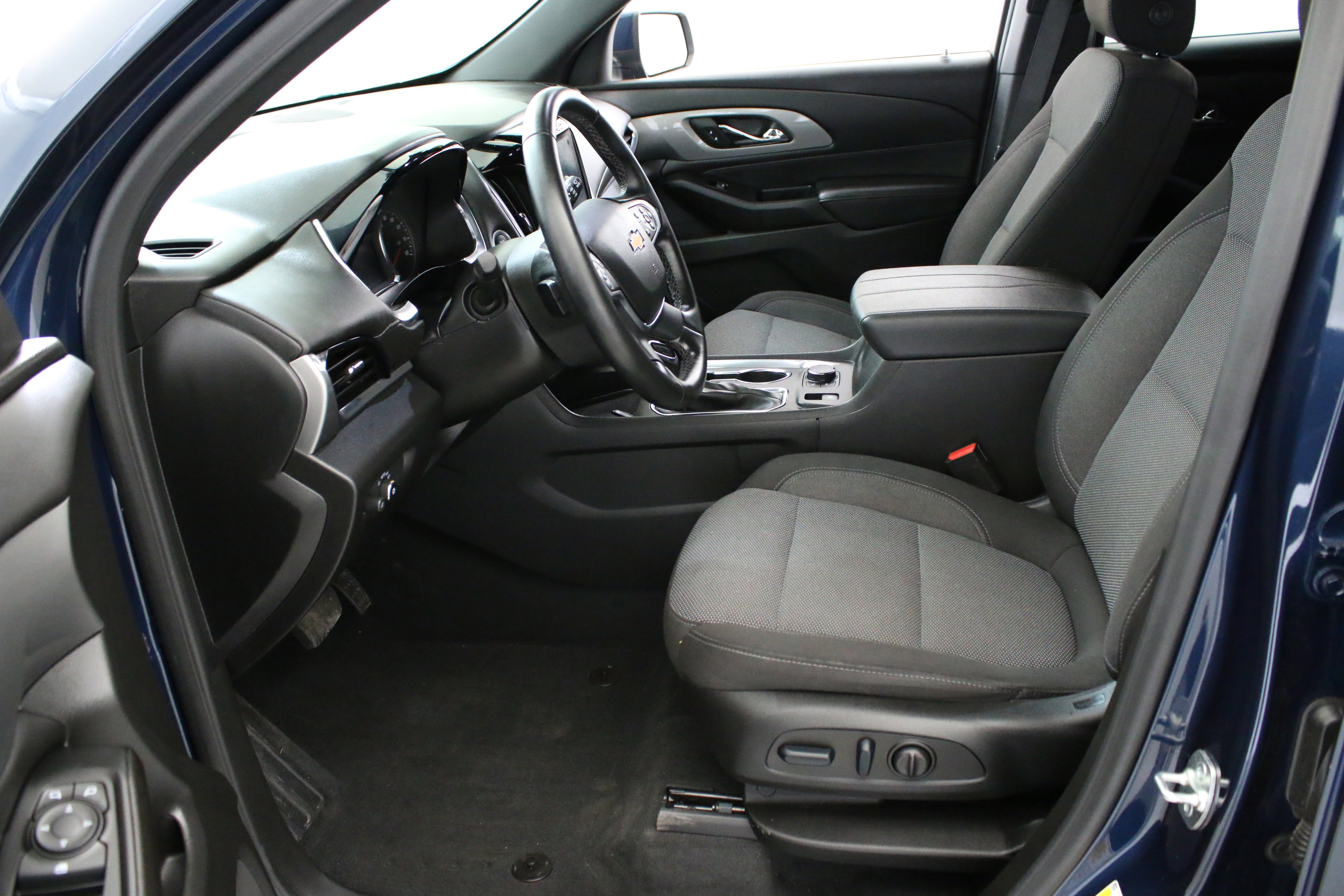 Used 2023 Chevrolet Traverse LT w/ LPO, Floor Liner Package image 26