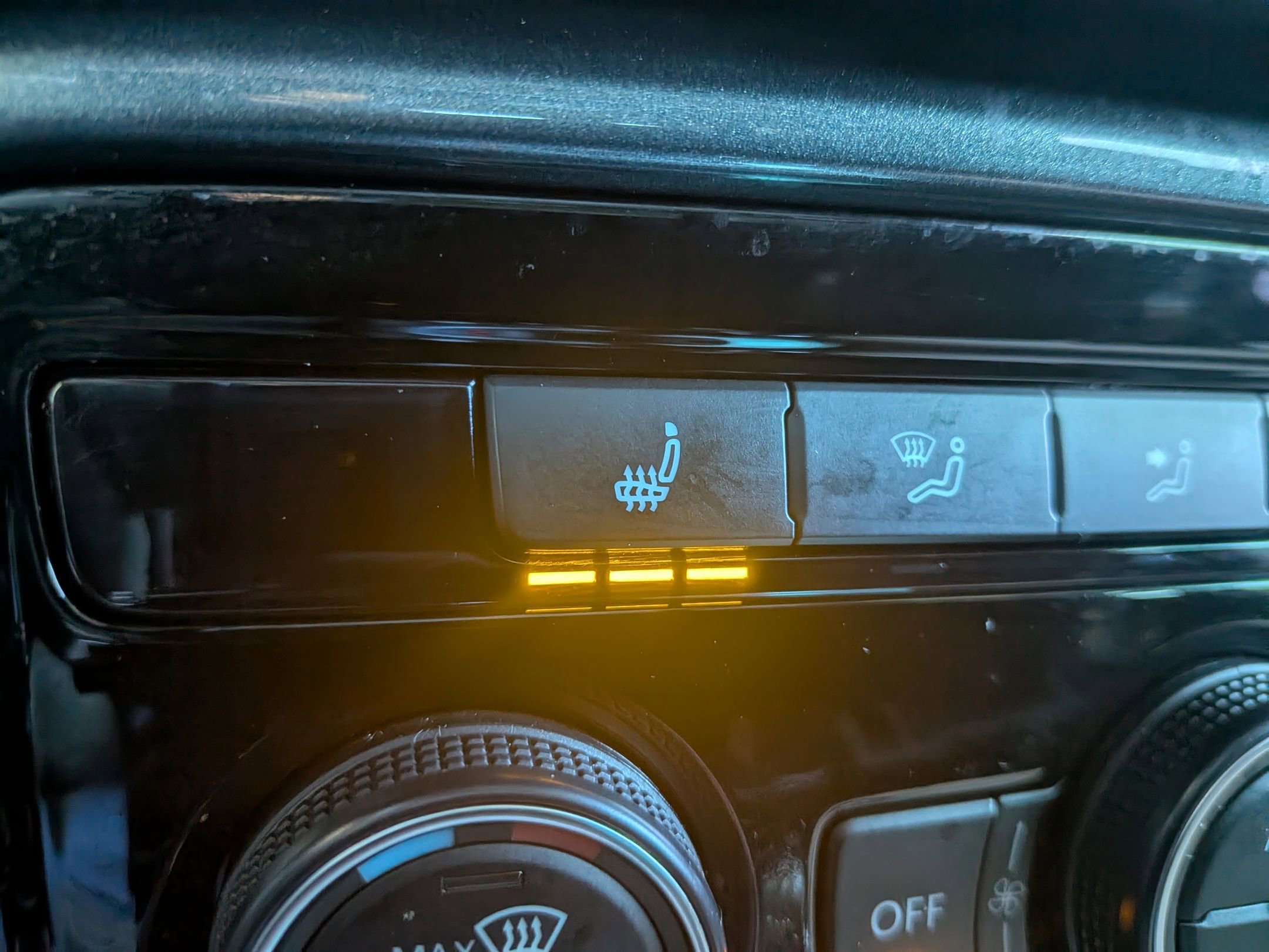 Used 2018 Volkswagen Beetle 2.0T Dune image 19