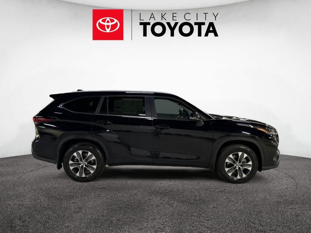 New 2026 Toyota Highlander XLE image 6