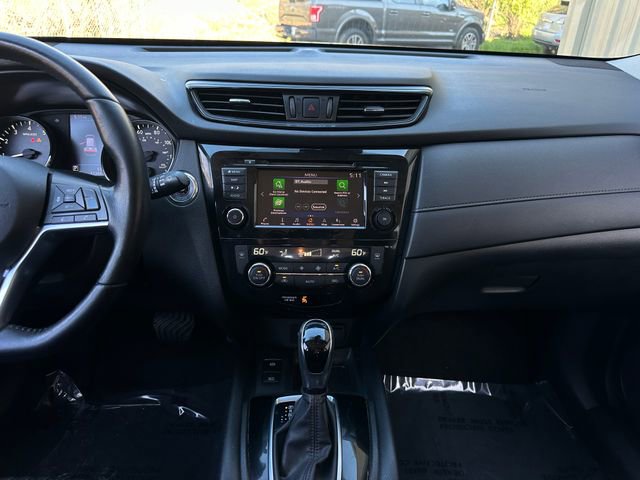 Used 2020 Nissan Rogue SV w/ Premium Package image 16
