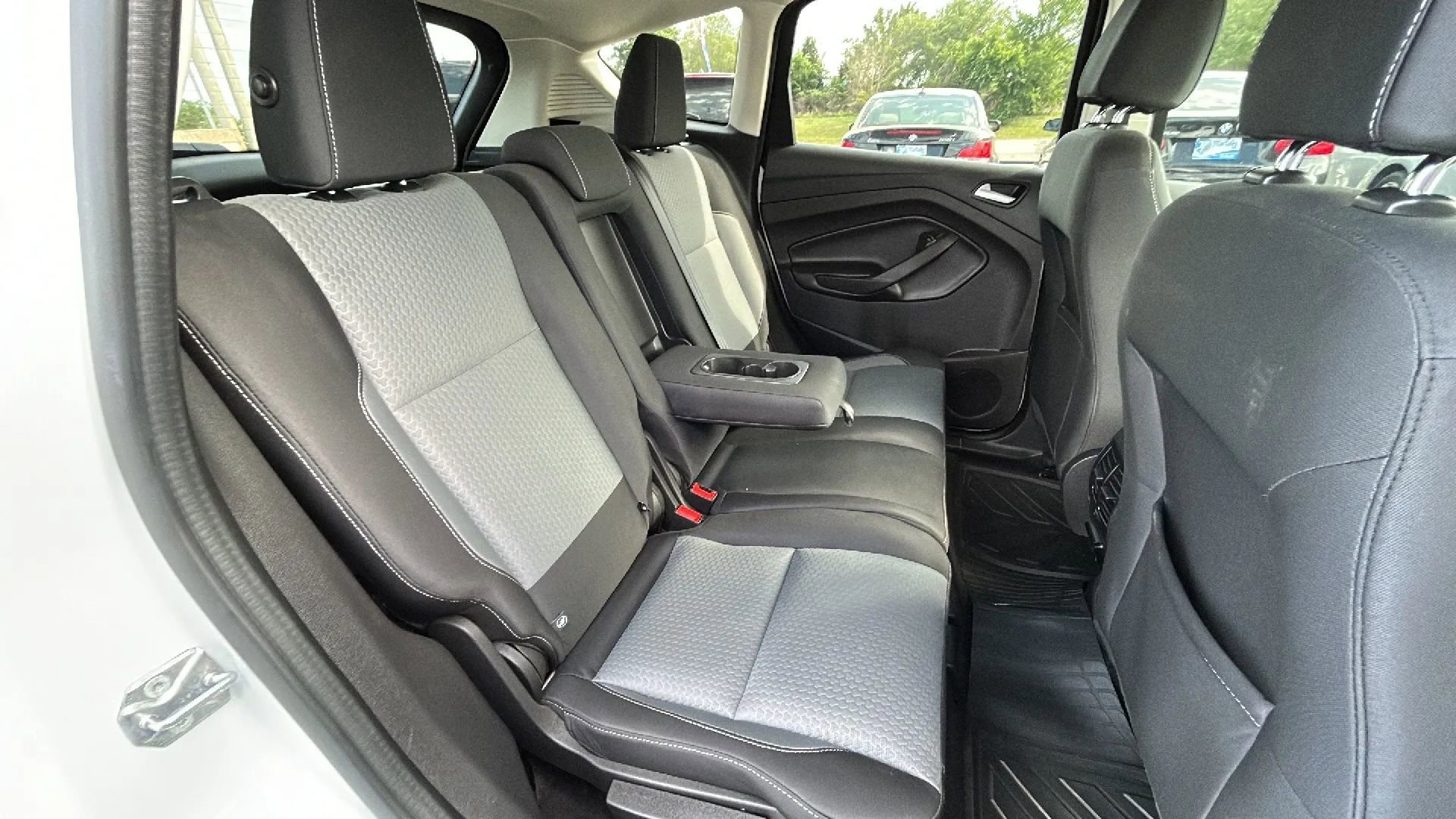 Used 2017 Ford C-MAX SE w/ Interior Protection Package FWD image 36