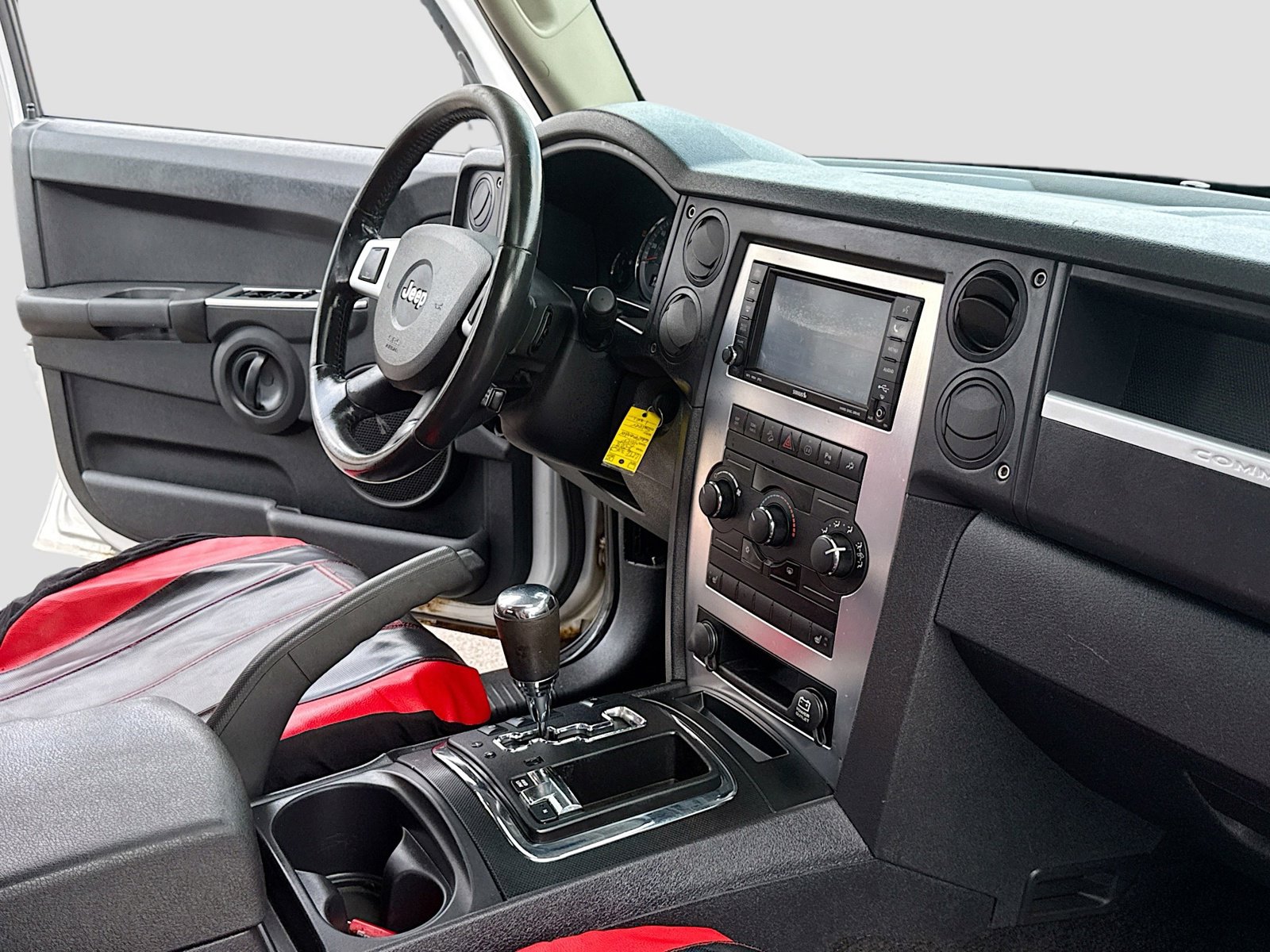 Used 2008 Jeep Commander Sport image 5